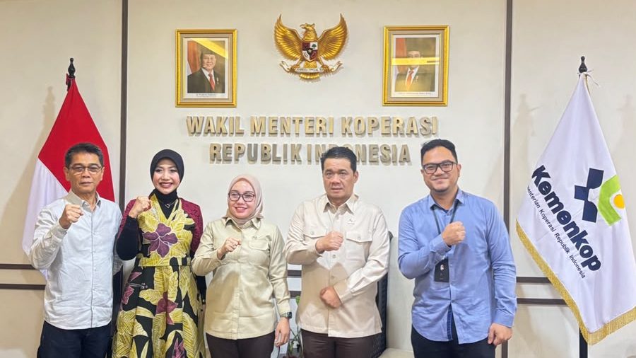 Direktur Bisnis bersama dengan Komisaris PT Jamkrida Jakarta Melaksanakan pertemuan dengan…