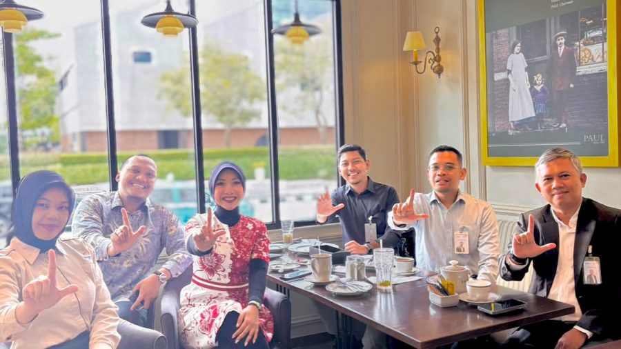 Direktur Bisnis bersama Unit Syariah bertemu dengan Deputy Group Head Consumer dan Departm…